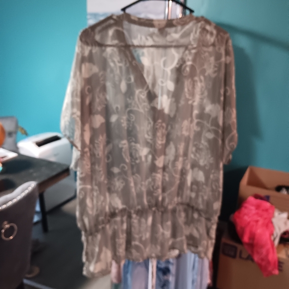 Old Navy Gray Floral Sheer Blouse - Picture 5 of 6